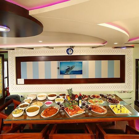 Indiavacationz Houseboats Hotel Alappuzha Ngoại thất bức ảnh