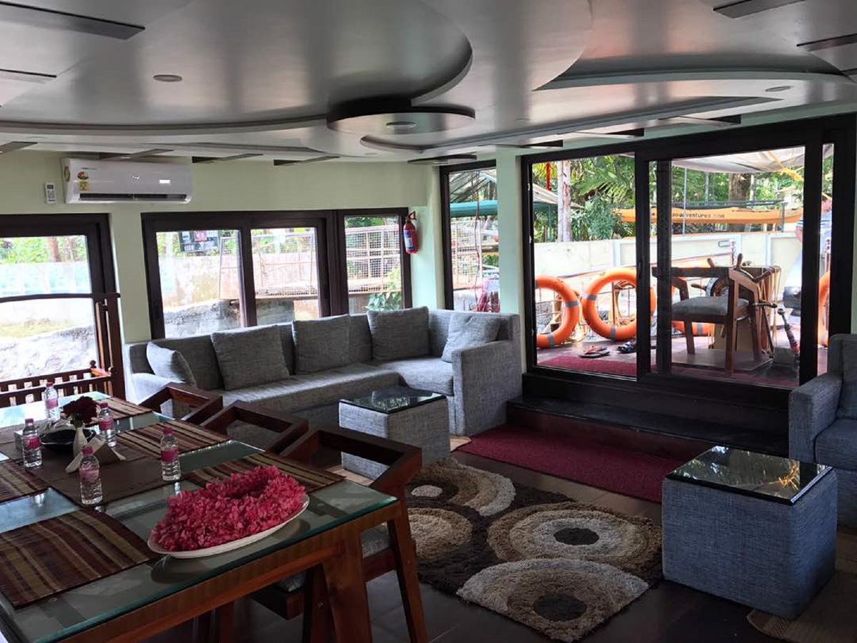 Indiavacationz Houseboats Hotel Alappuzha Ngoại thất bức ảnh