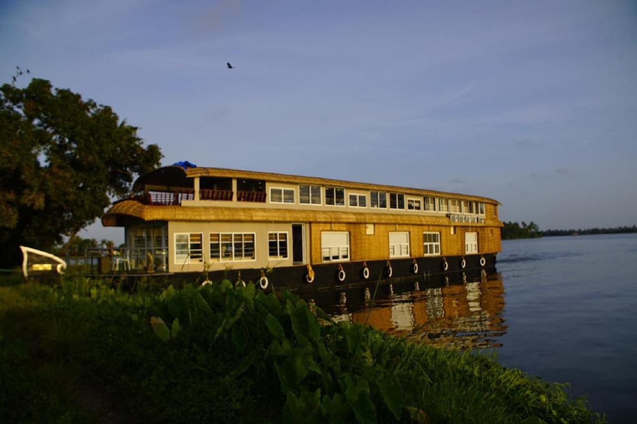 Indiavacationz Houseboats Hotel Alappuzha Ngoại thất bức ảnh