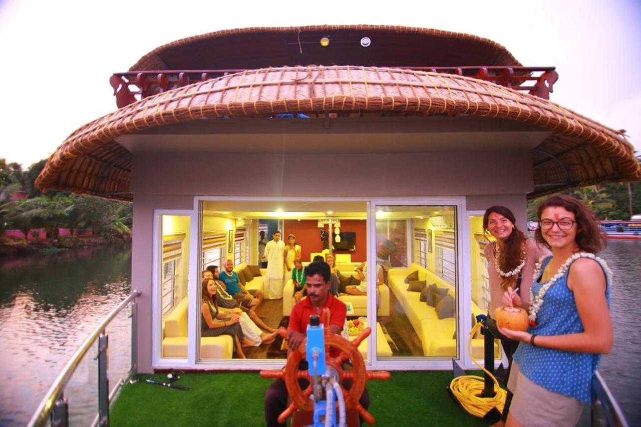 Indiavacationz Houseboats Hotel Alappuzha Ngoại thất bức ảnh