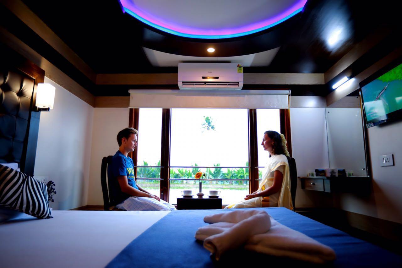 Indiavacationz Houseboats Hotel Alappuzha Ngoại thất bức ảnh