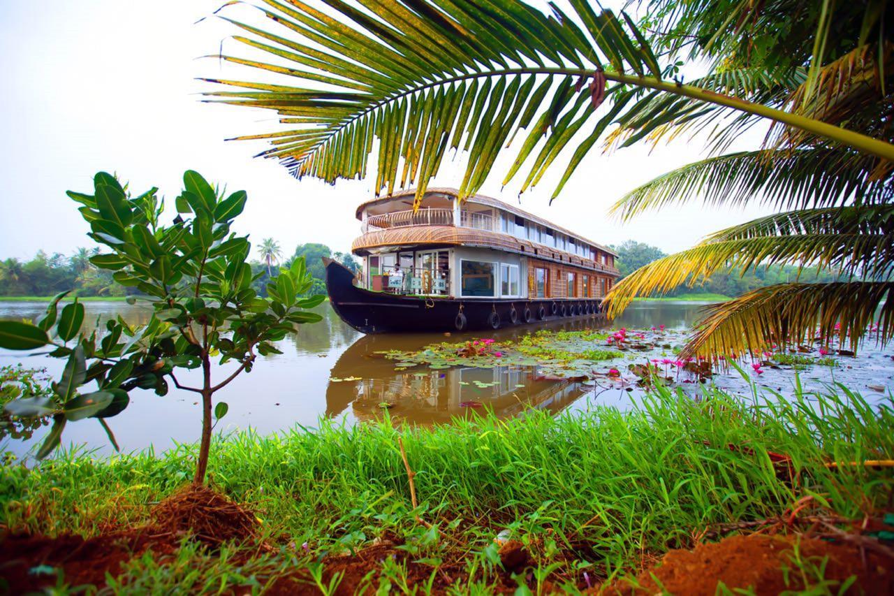 Indiavacationz Houseboats Hotel Alappuzha Ngoại thất bức ảnh