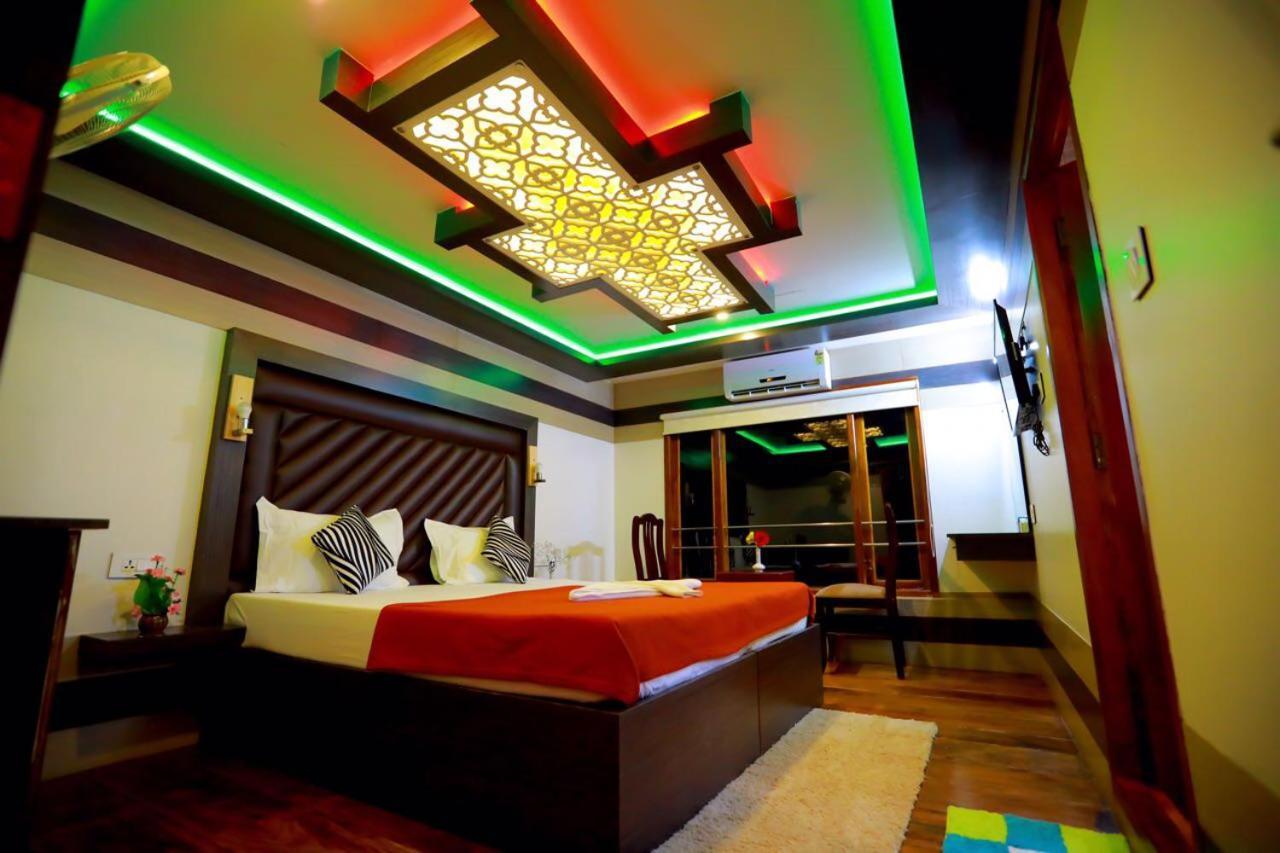 Indiavacationz Houseboats Hotel Alappuzha Ngoại thất bức ảnh