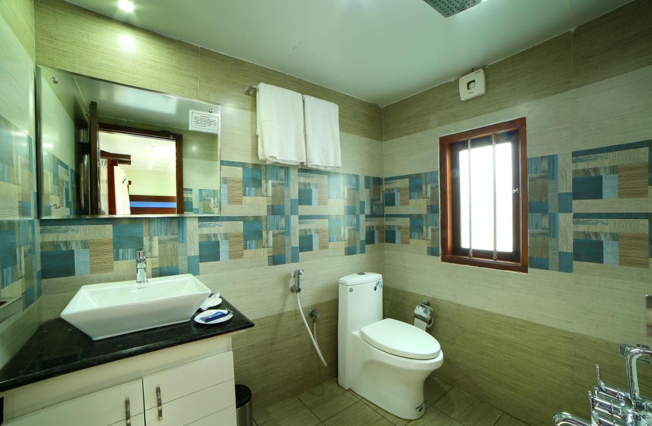 Indiavacationz Houseboats Hotel Alappuzha Ngoại thất bức ảnh
